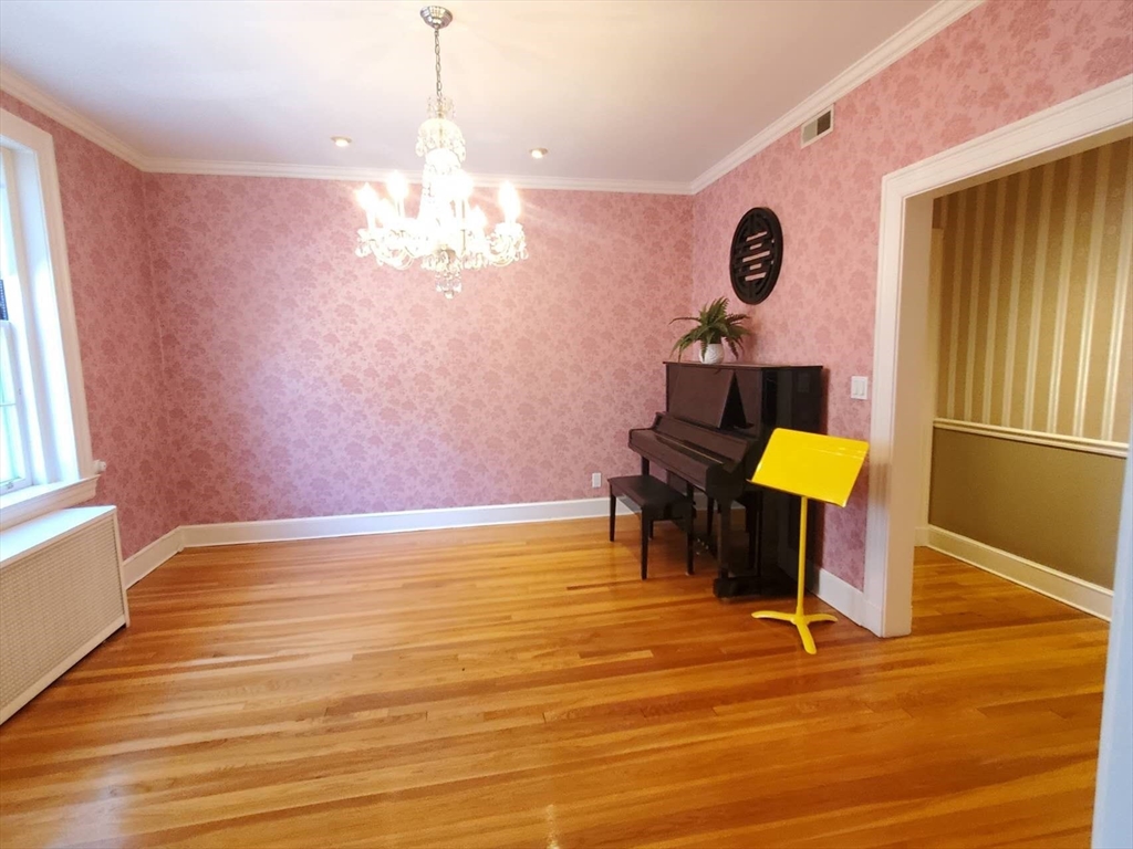 139 Beaconsfield Road, Unit 4 Brookline, MA 02445 - Photo 11 of 24 Gallery Image 11