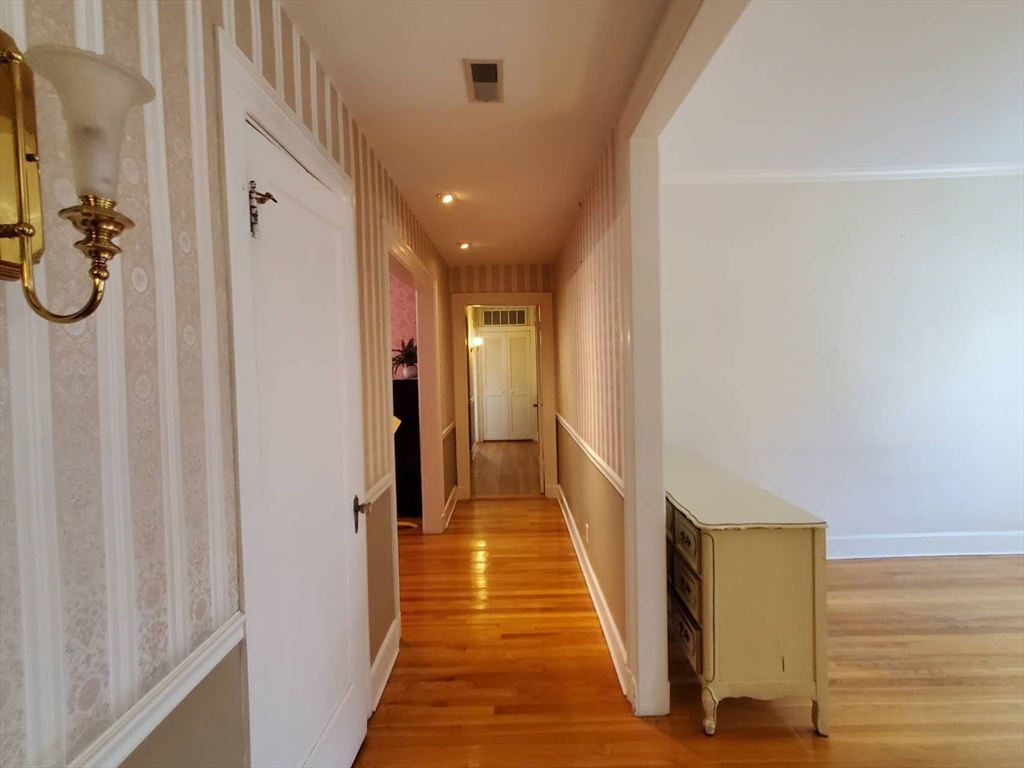 139 Beaconsfield Road, Unit 4 Brookline, MA 02445 - Photo 12 of 24 Gallery Image 12