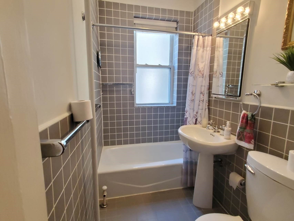 139 Beaconsfield Road, Unit 4 Brookline, MA 02445 - Photo 13 of 24 Gallery Image 13