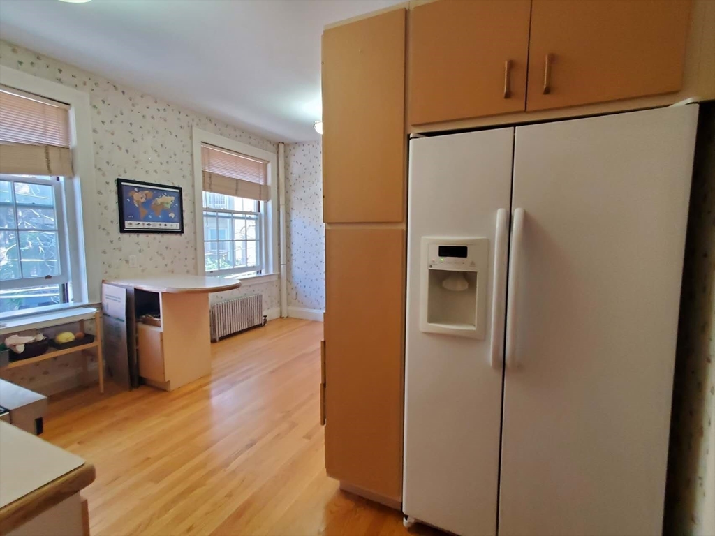 139 Beaconsfield Road, Unit 4 Brookline, MA 02445 - Photo 5 of 24 Gallery Image 5