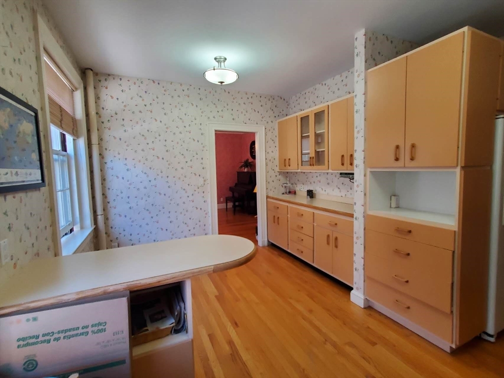 139 Beaconsfield Road, Unit 4 Brookline, MA 02445 - Photo 6 of 24 Gallery Image 6
