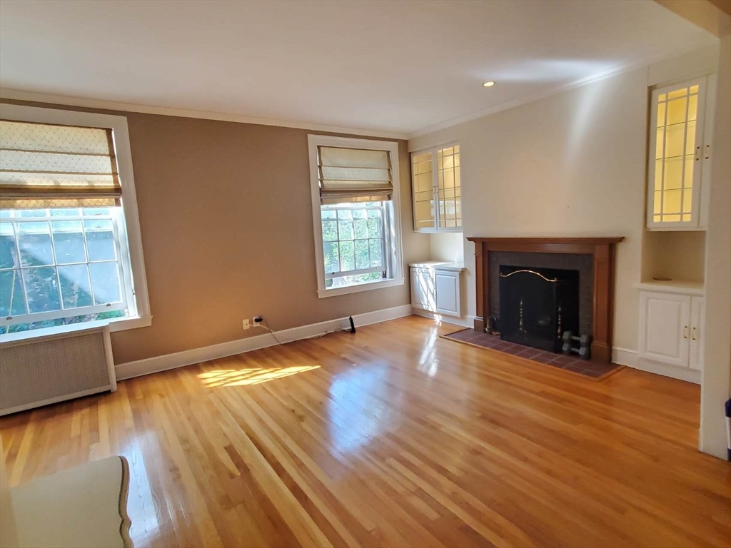 139 Beaconsfield Road, Unit 4 Brookline, MA 02445 - Photo 8 of 24 Gallery Image 8