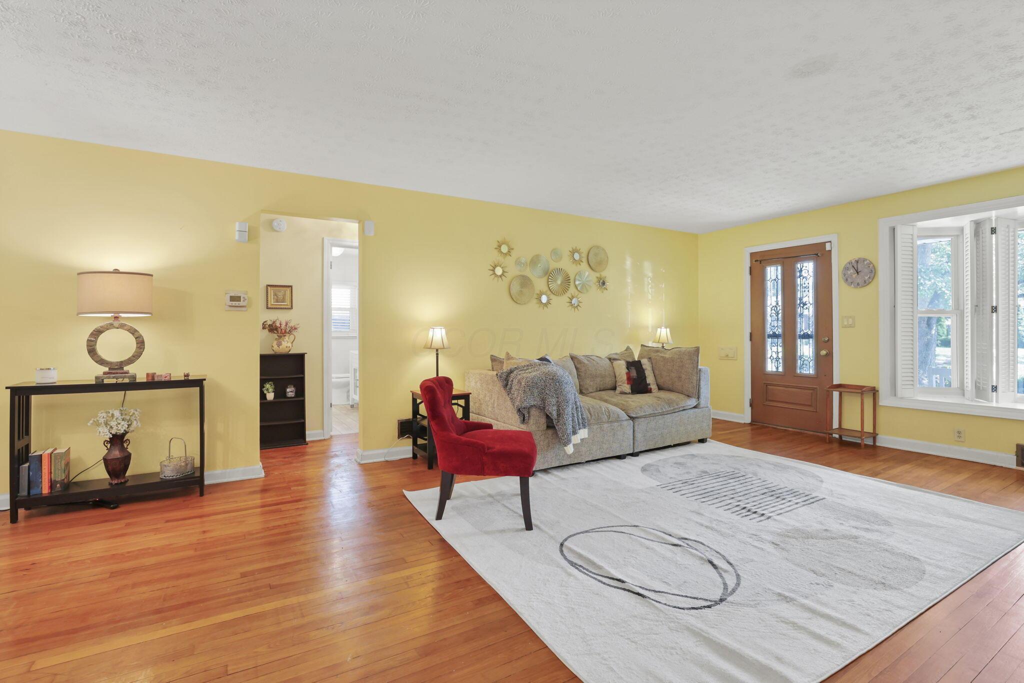 1205 Kenwick Road Columbus, OH 43209 - Photo 6 of 47 Living Room