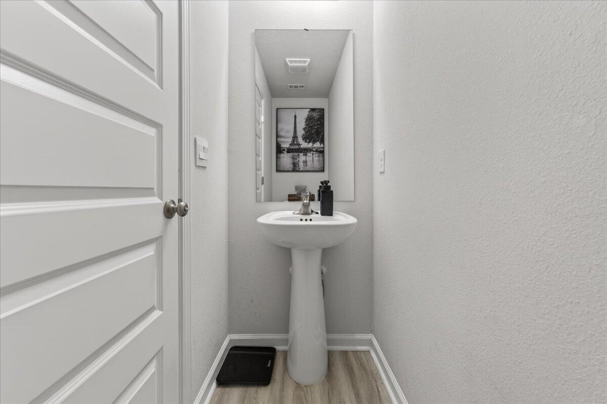 2808 Tallgrass Court Crestview, FL 32536 - Photo 19 of 49 a bathroom with a sink a mirror and a bathtub