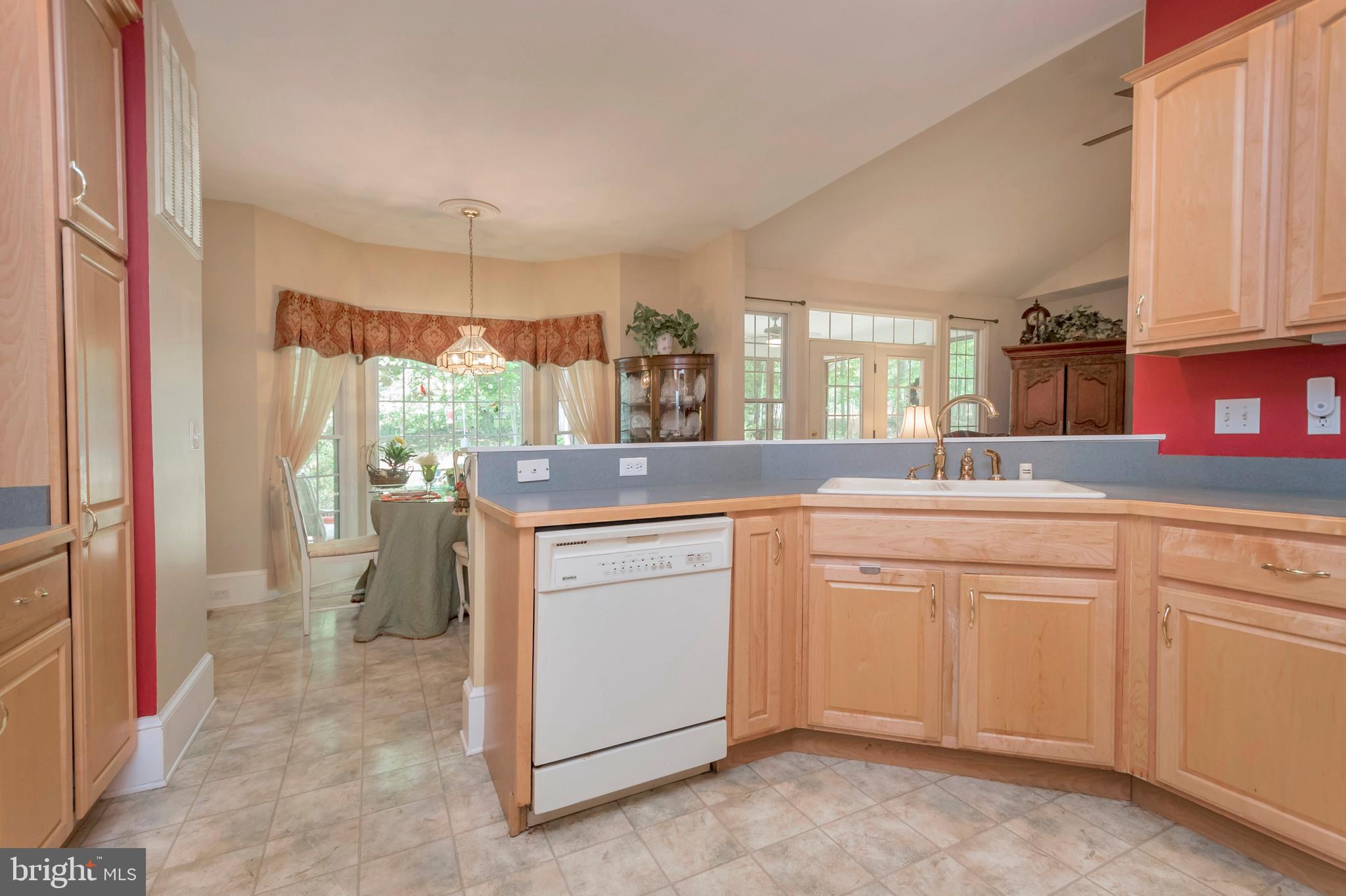 116 Indian Hills Road Locust Grove, VA 22508 - Photo 8 of 32 Nice features in kitchen
