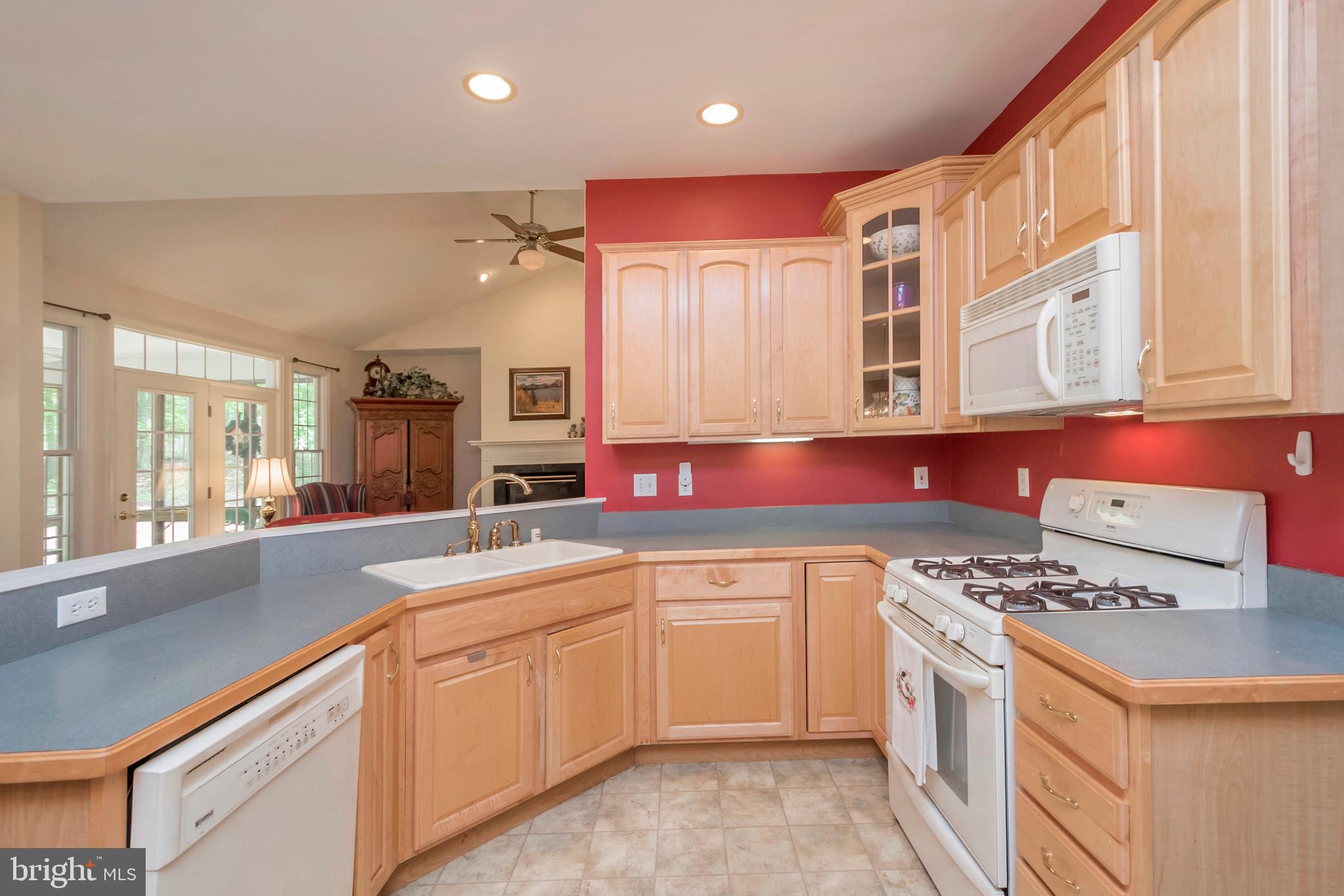 116 Indian Hills Road Locust Grove, VA 22508 - Photo 9 of 32 Cabinets galore