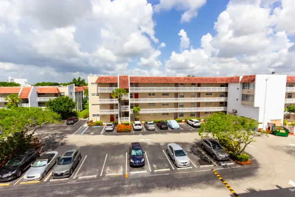 $79,900 | 3531 Inverrary Drive, Unit H406, Lauderhill, FL 33319