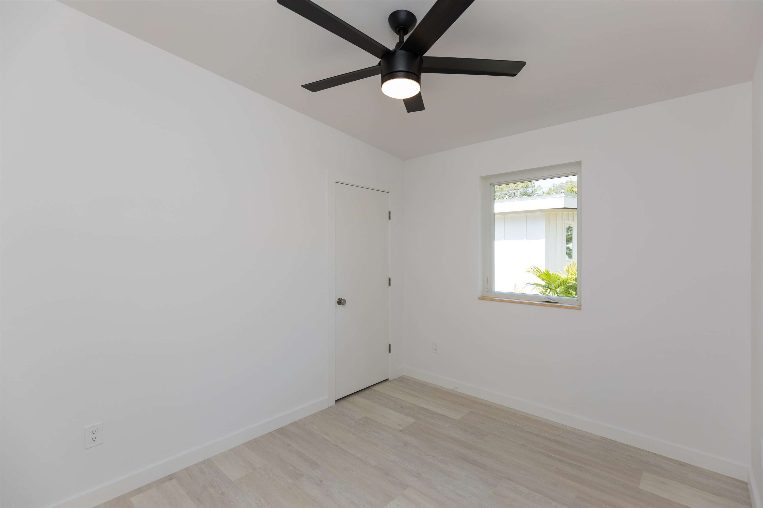 561 Live Oak Street St. Augustine, FL 32084 - Photo 16 of 30 an empty room with window and a ceiling fan