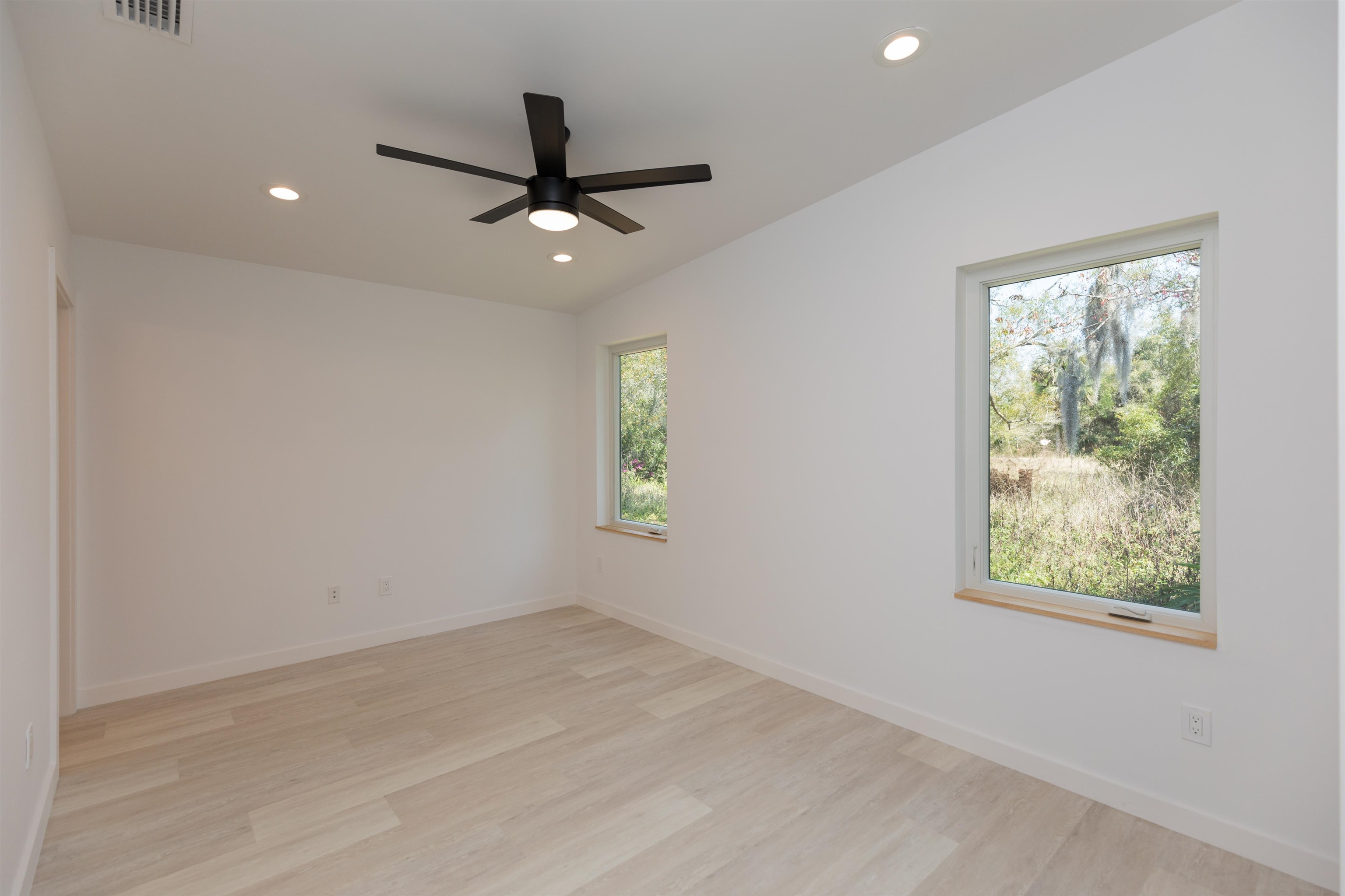 561 Live Oak Street St. Augustine, FL 32084 - Photo 20 of 30 an empty room with a window and a ceiling fan