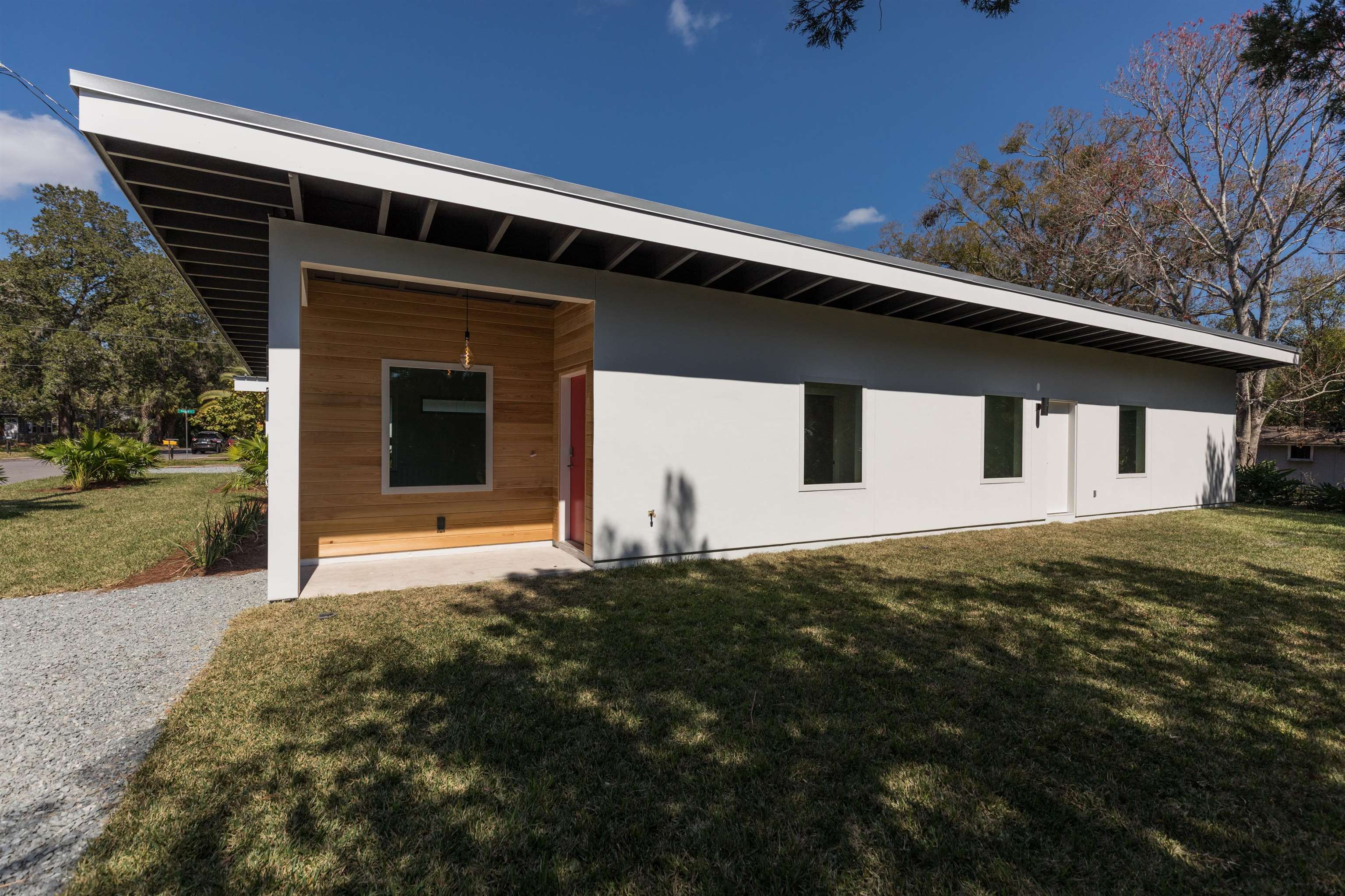 561 Live Oak Street St. Augustine, FL 32084 - Photo 5 of 30 a backyard of a house