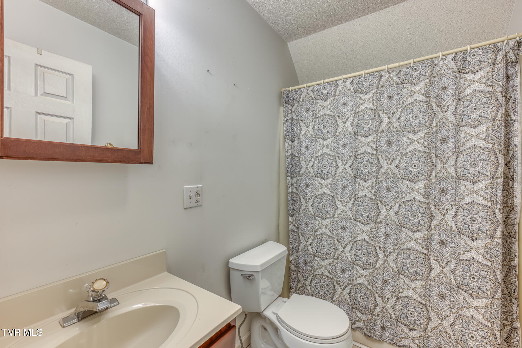 807 North Mohawk Drive Erwin, TN 37650 - Photo 20 of 39 807 N Mohawk Dr-21