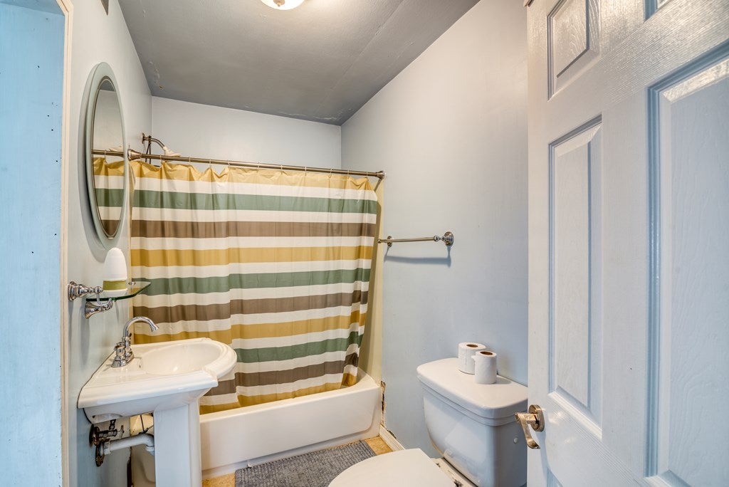 230 Ruth Street Southwest Abingdon, VA 24210 - Photo 18 of 22 Gallery Image 18