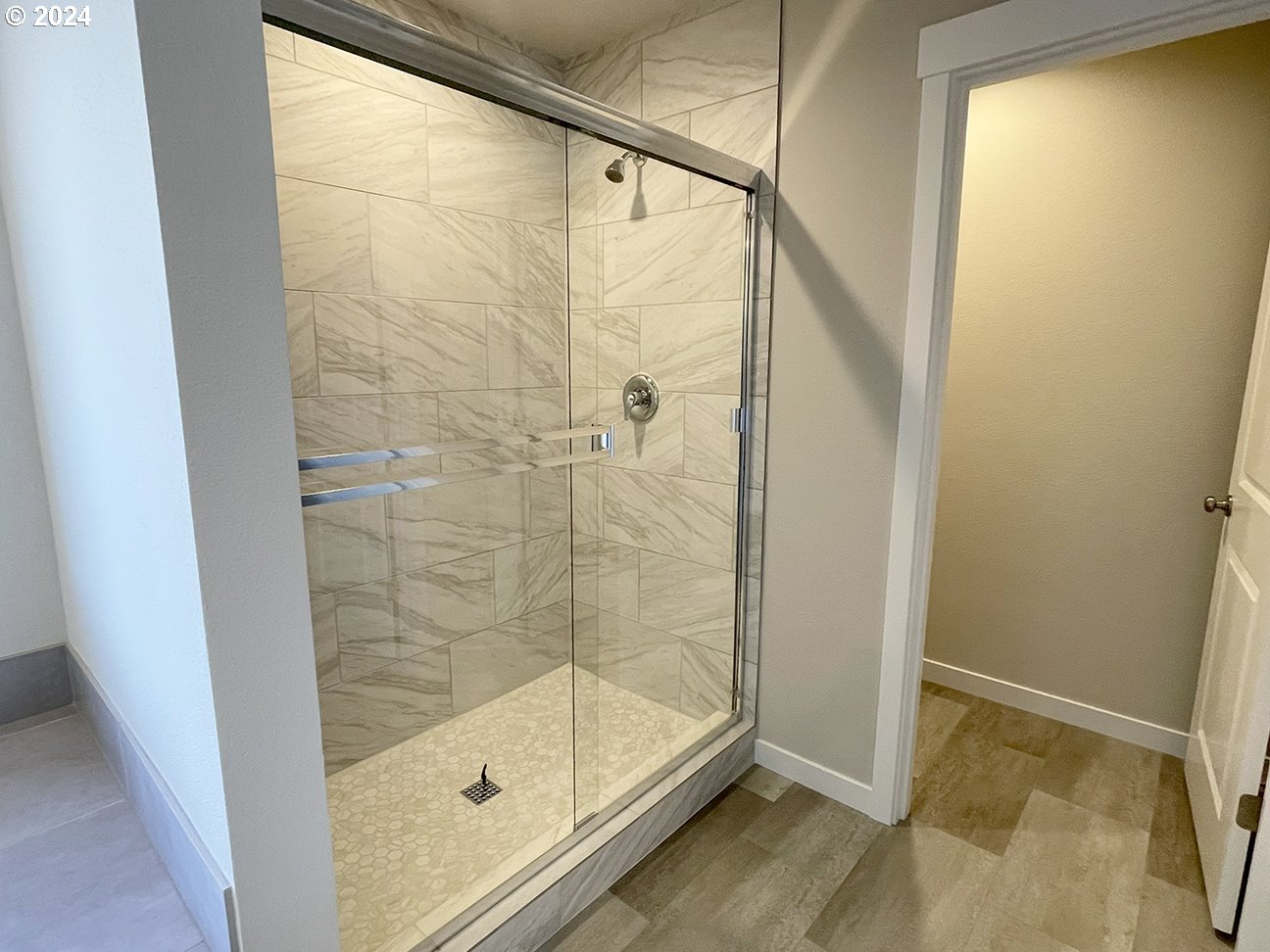 8720 North 3rd Street, Unit 57 Ridgefield, WA 98642 - Photo 15 of 24 a bathroom with a glass door shower