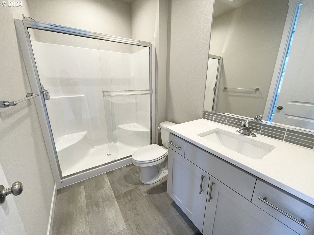 8720 North 3rd Street, Unit 57 Ridgefield, WA 98642 - Photo 23 of 24 a bathroom with a sink a toilet and shower