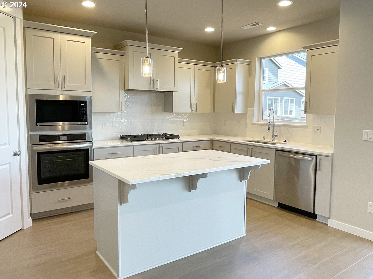 8720 North 3rd Street, Unit 57 Ridgefield, WA 98642 - Photo 3 of 24 a kitchen that has a sink a stove and cabinets