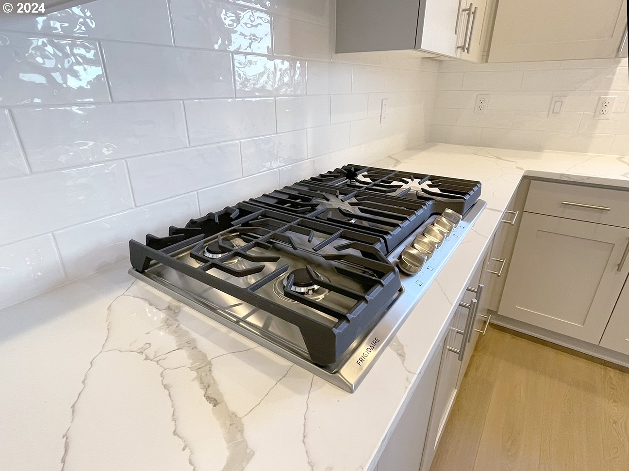 8720 North 3rd Street, Unit 57 Ridgefield, WA 98642 - Photo 4 of 24 a stove top oven sitting inside of a kitchen