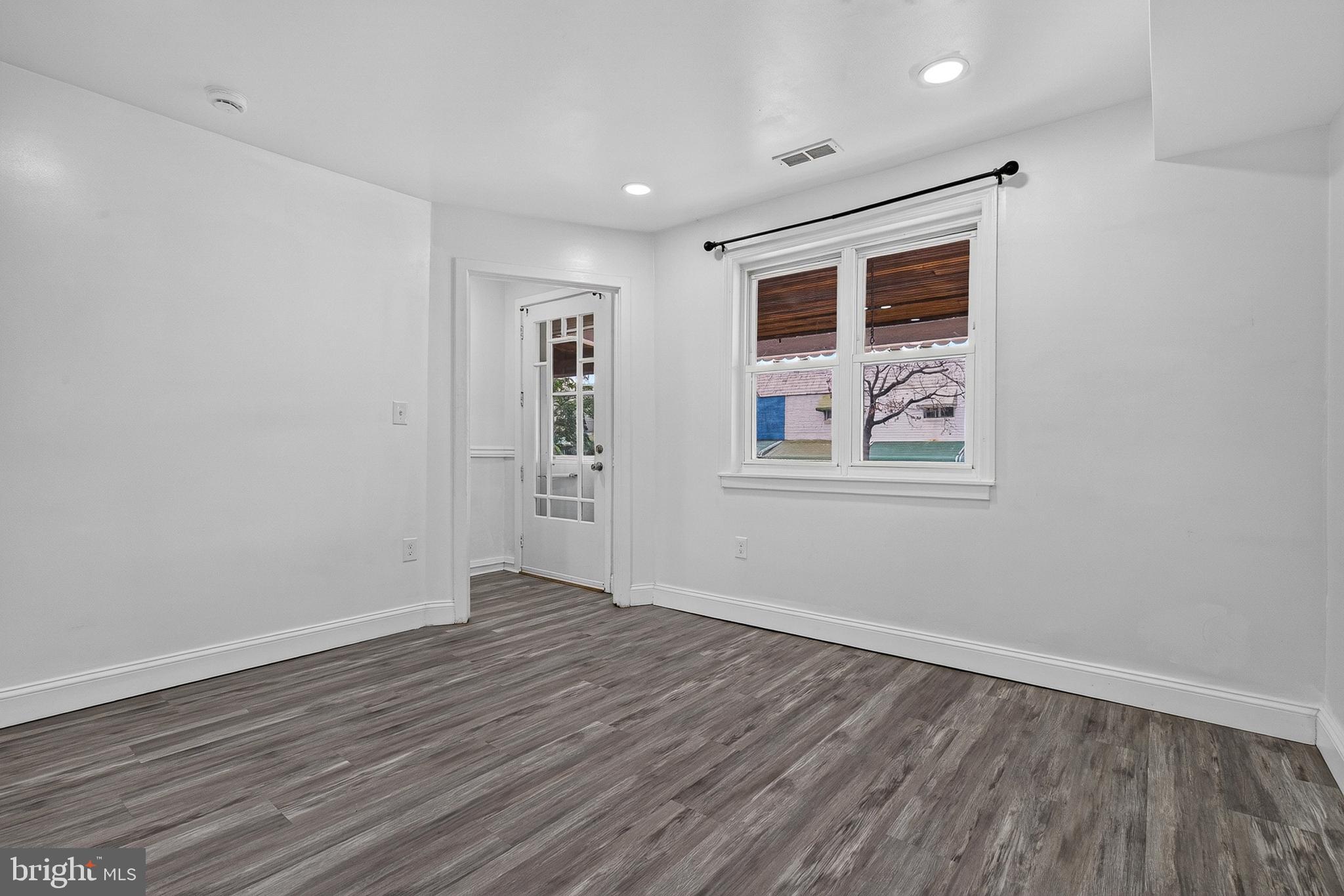 3805 8th Street Baltimore, MD 21225 - Photo 5 of 36