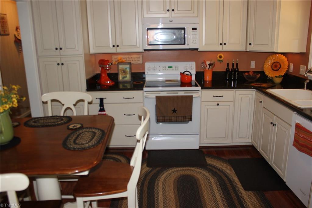 3510 Manoa Road Pfafftown, NC 27040 - Photo 5 of 20 Gallery Image 5