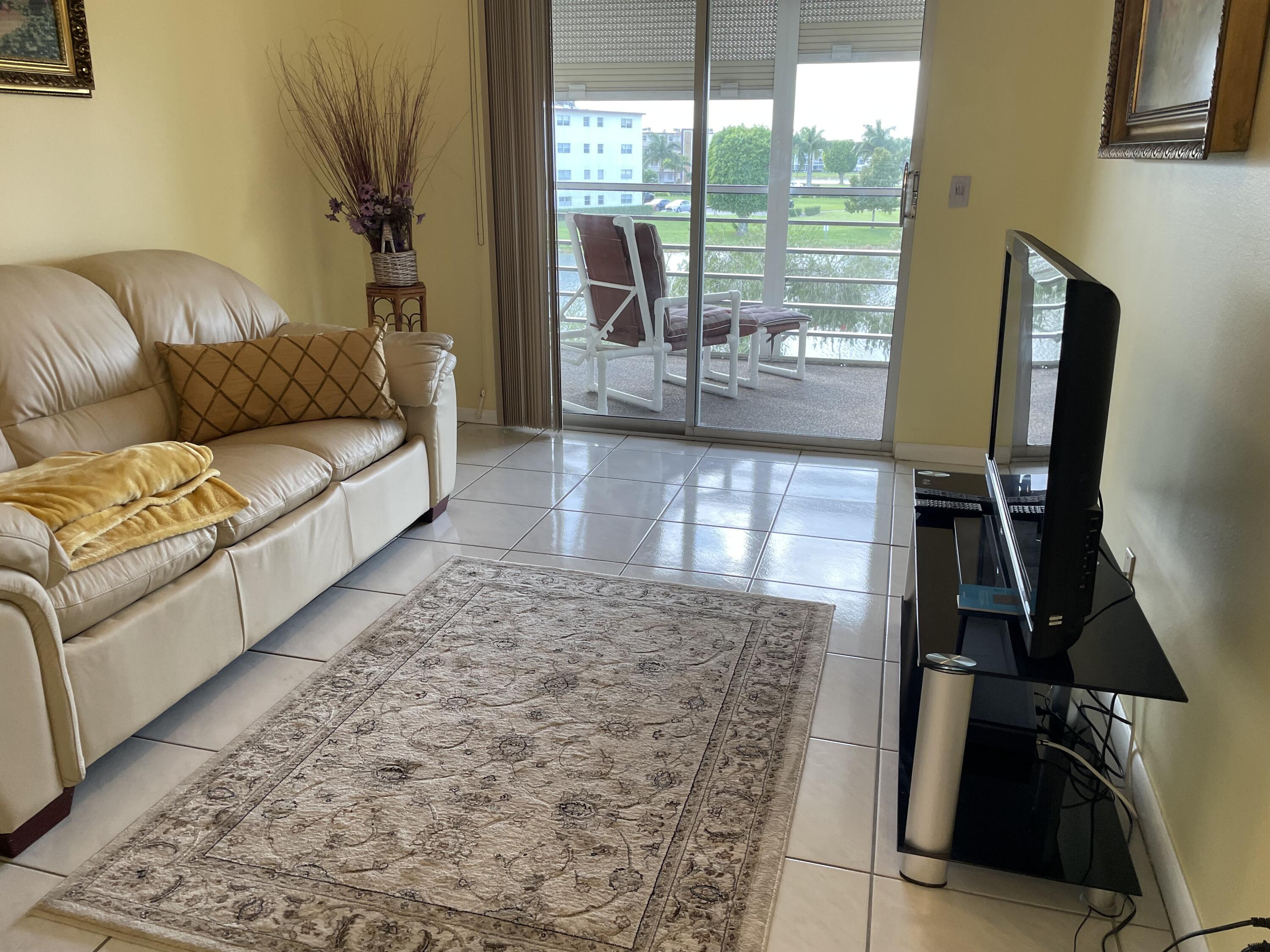 3025 Hythe B, Unit 3025B Boca Raton, FL 33434 - Photo 11 of 19 IMG_0805