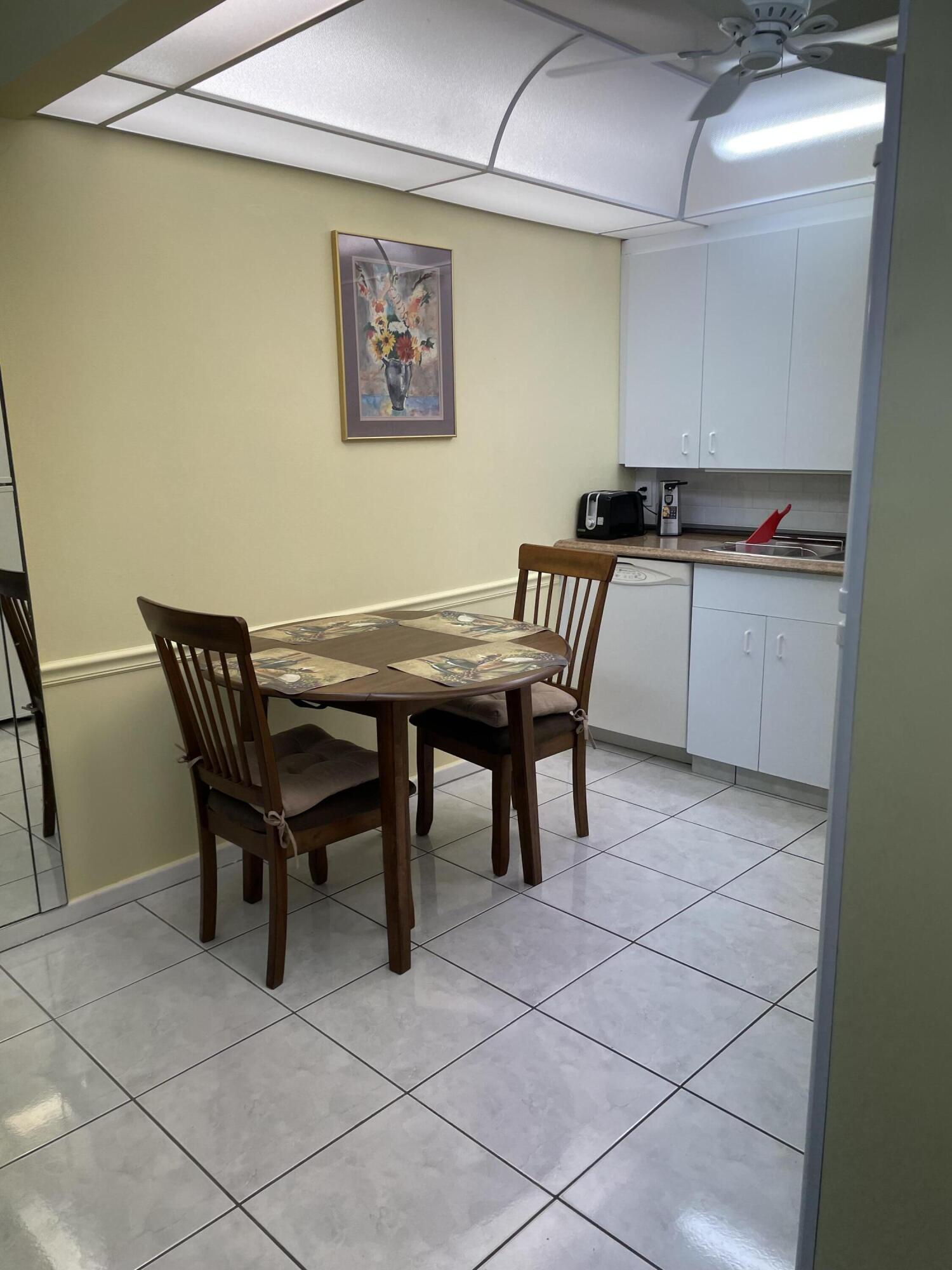 3025 Hythe B, Unit 3025B Boca Raton, FL 33434 - Photo 2 of 19 IMG_0796