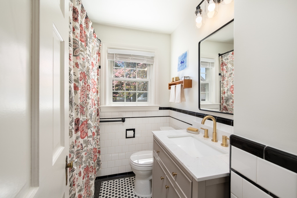22 Newcastle Road Peabody, MA 01960 - Photo 11 of 29 Gallery Image 11