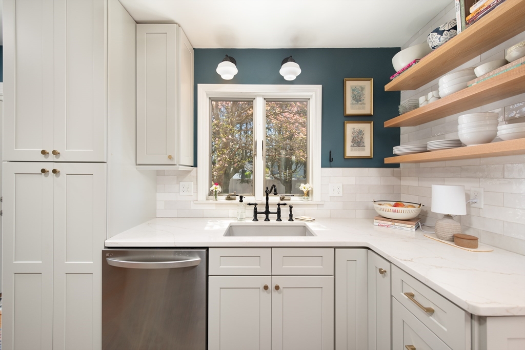 22 Newcastle Road Peabody, MA 01960 - Photo 8 of 29 Gallery Image 8