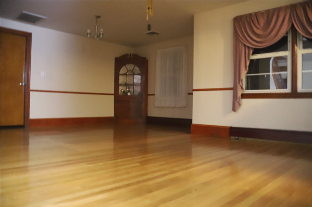61 Kenyon Road Cranston, RI 02910 - Photo 2 of 40 Gallery Image 2