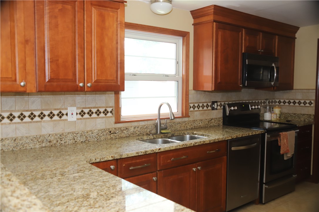 61 Kenyon Road Cranston, RI 02910 - Photo 4 of 40 Gallery Image 4