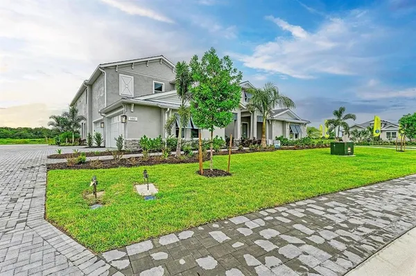 $5,000 | 10016 Rembrandt Terrace, Unit 102, Bradenton, FL 34212