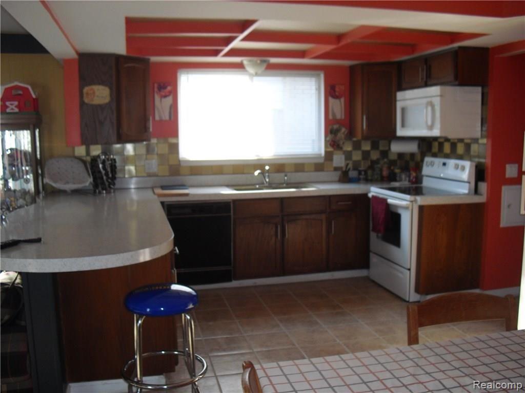7408 Provincial Road Canton, MI 48187 - Photo 8 of 32
