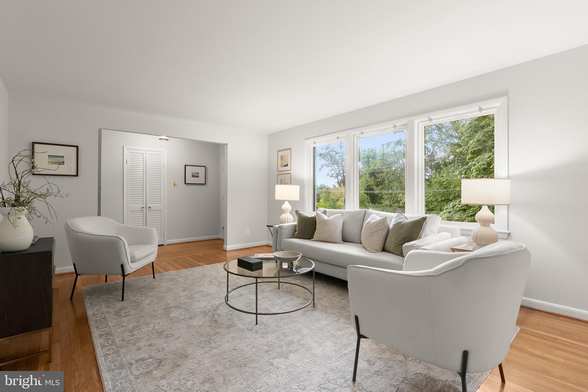 8212 Hawthorne Road Bethesda, MD 20817 - Photo 11 of 67 Living Room