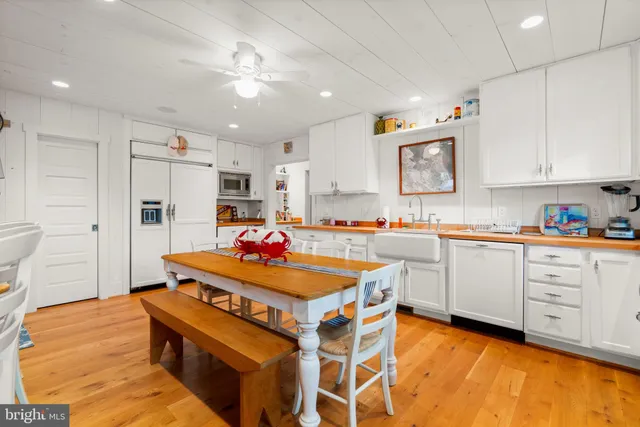 $2,200,000 | 3728 Bay Drive, Edgewater, MD 21037