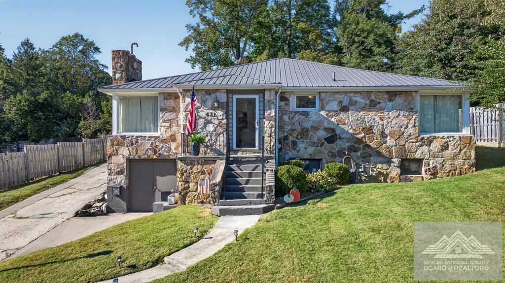 421 Monterey Hill Road Bluefield, WV 24701 - Photo 1 of 48 Gallery Image 1