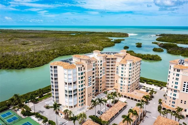 $2,150,000 | 425 Dockside Drive, Unit PH1, Naples, FL 34110