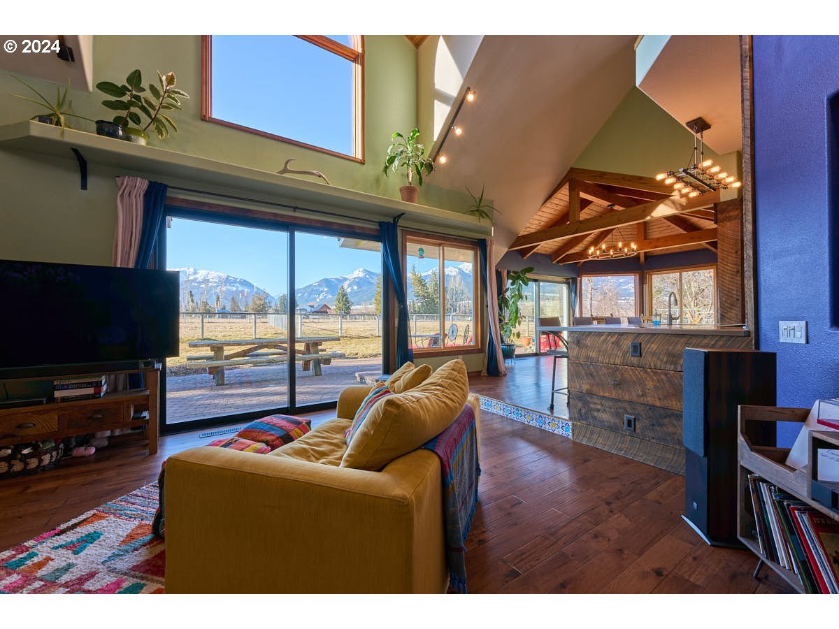 65195 Stockton Road Enterprise, OR 97828 - Photo 5 of 48 Gallery Image 5