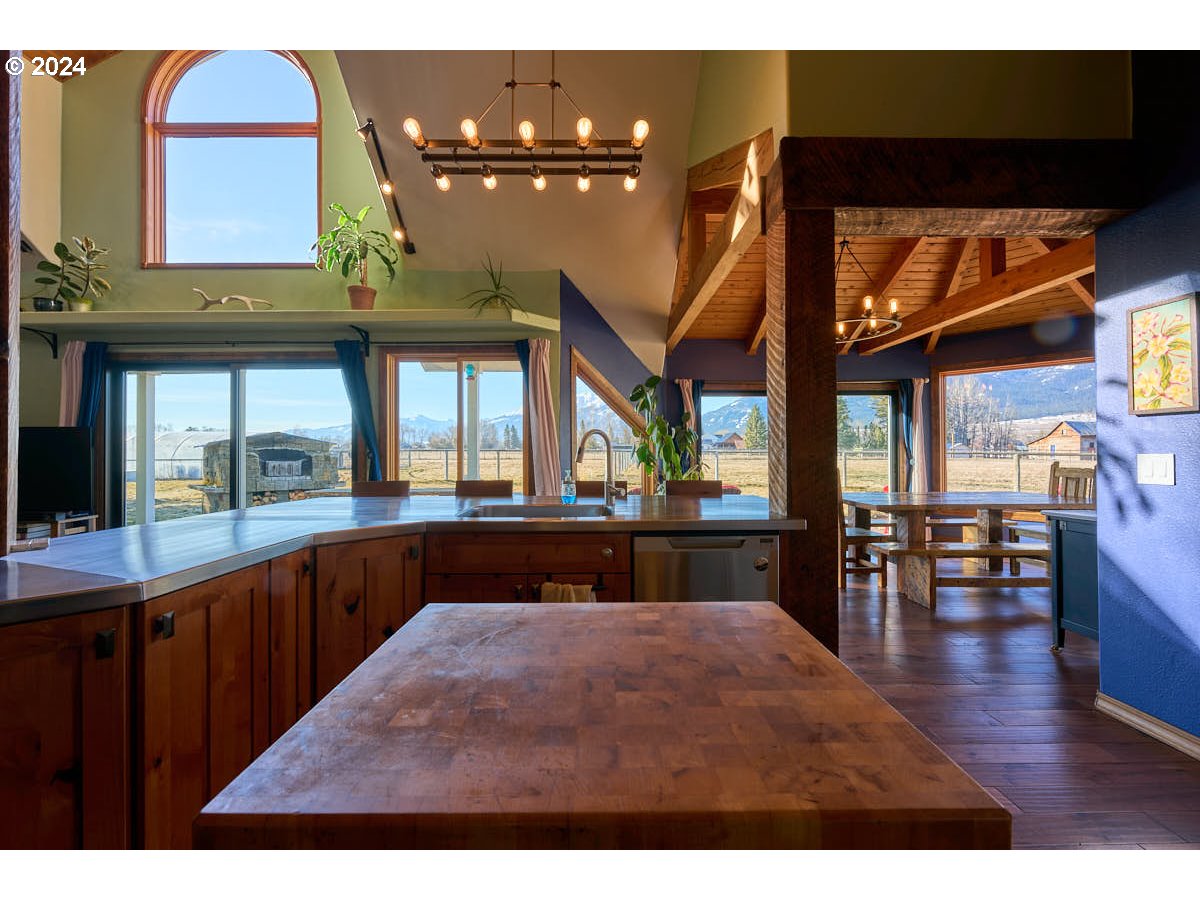 65195 Stockton Road Enterprise, OR 97828 - Photo 9 of 48 Gallery Image 9