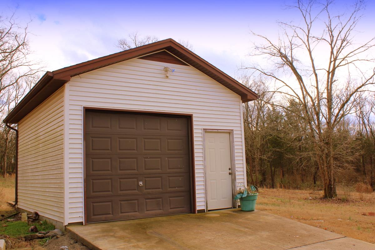 313 Randy Road Madison, TN 37115 - Photo 4 of 22 a front view of a house