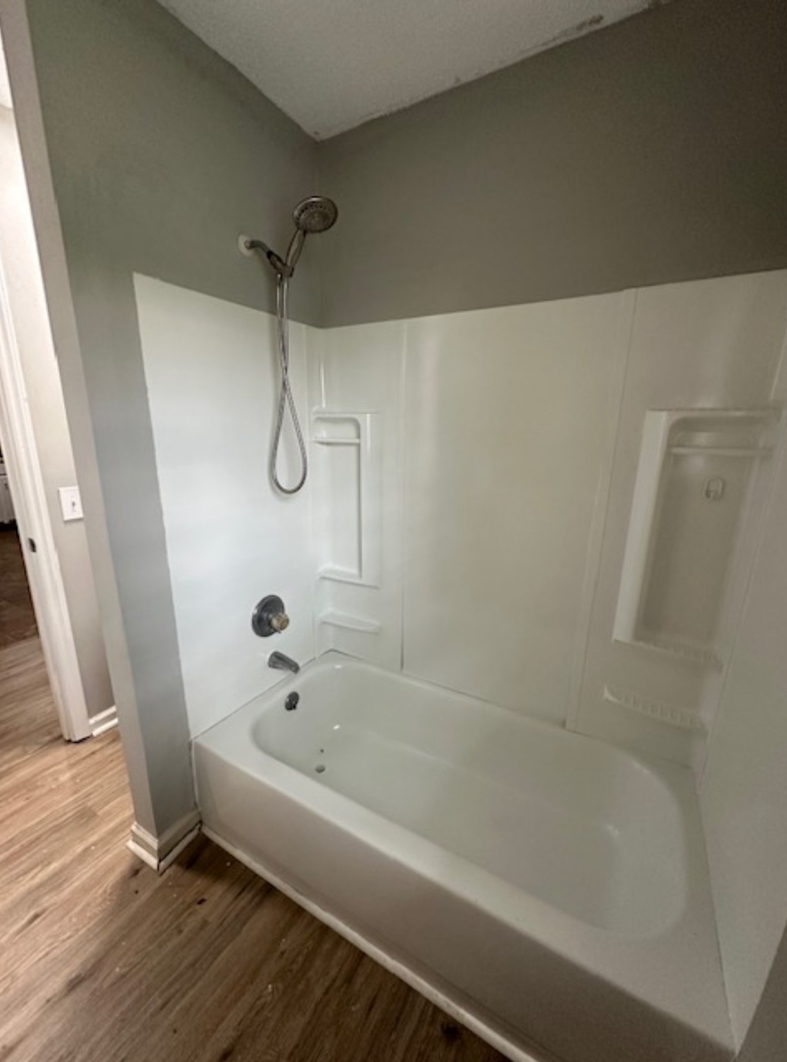 1533 Old Lascassas Road Murfreesboro, TN 37130 - Photo 6 of 13 a bathroom with a bathtub