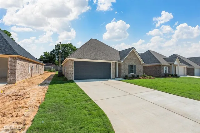 $261,900 | 319 Mousse Ruelle Drive, Shreveport, LA 71106