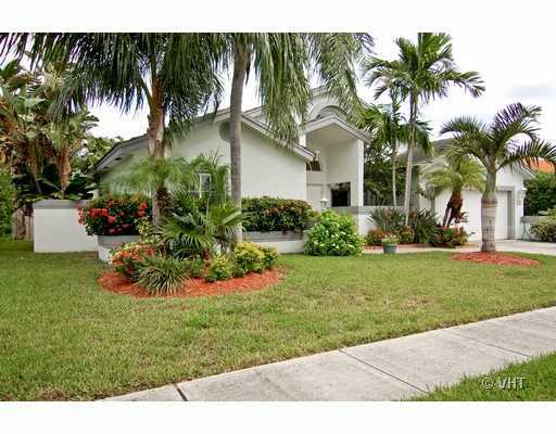 335 Redwood Lane Boca Raton, FL 33487 - Photo 1 of 8 Primary Photo
