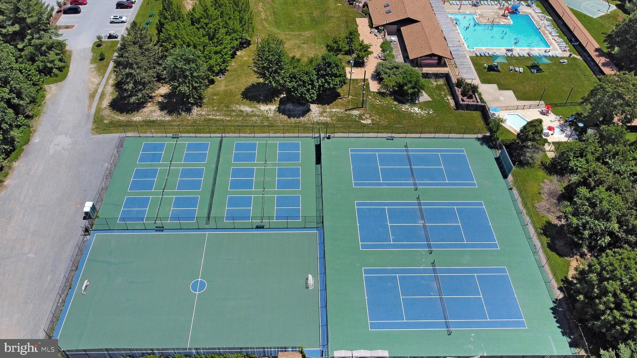 6705 West Lakeridge Road New Market, MD 21774 - Photo 28 of 39 an outdoor view of garden