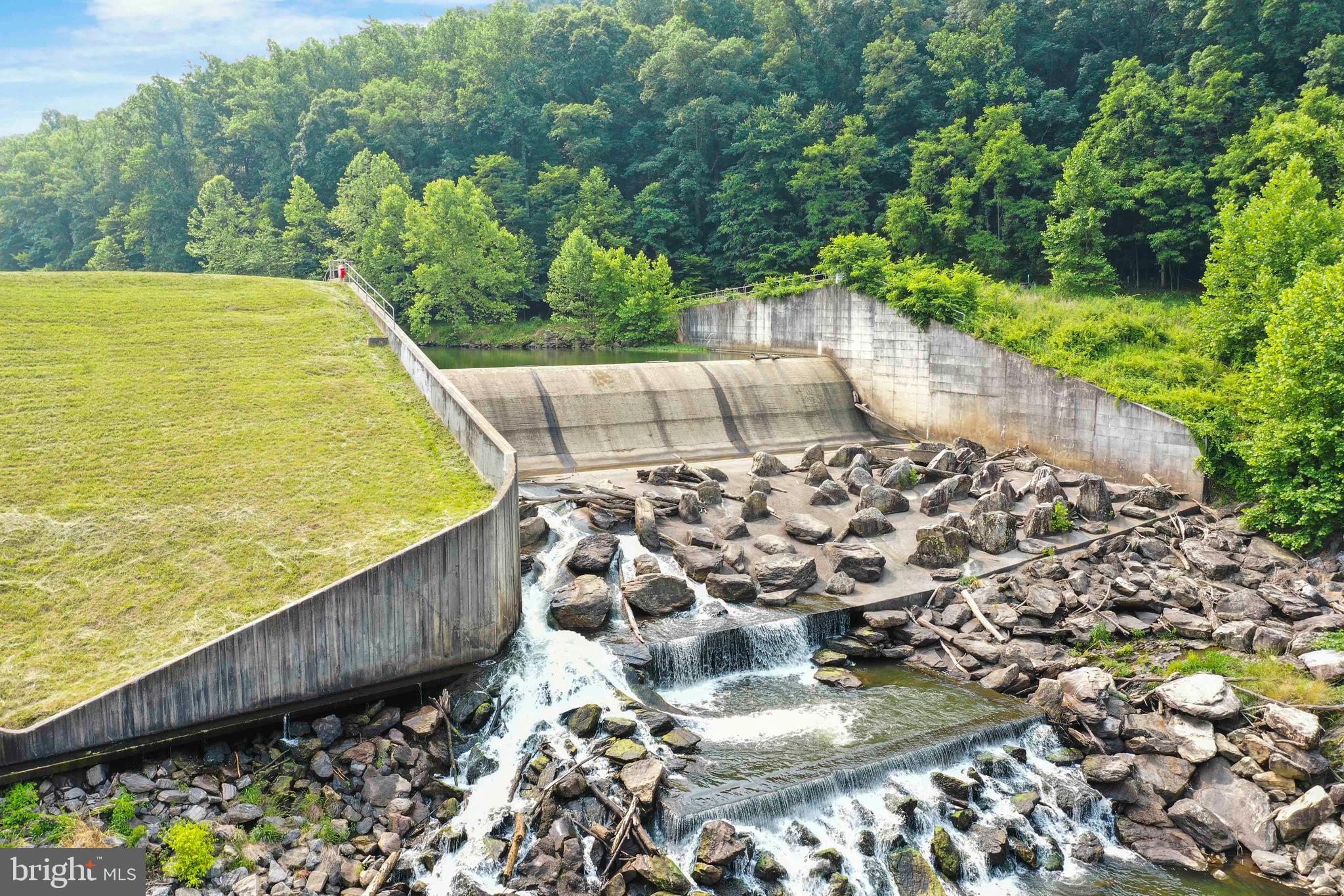 6705 West Lakeridge Road New Market, MD 21774 - Photo 39 of 39 a view of a swimming pool with a patio and garden