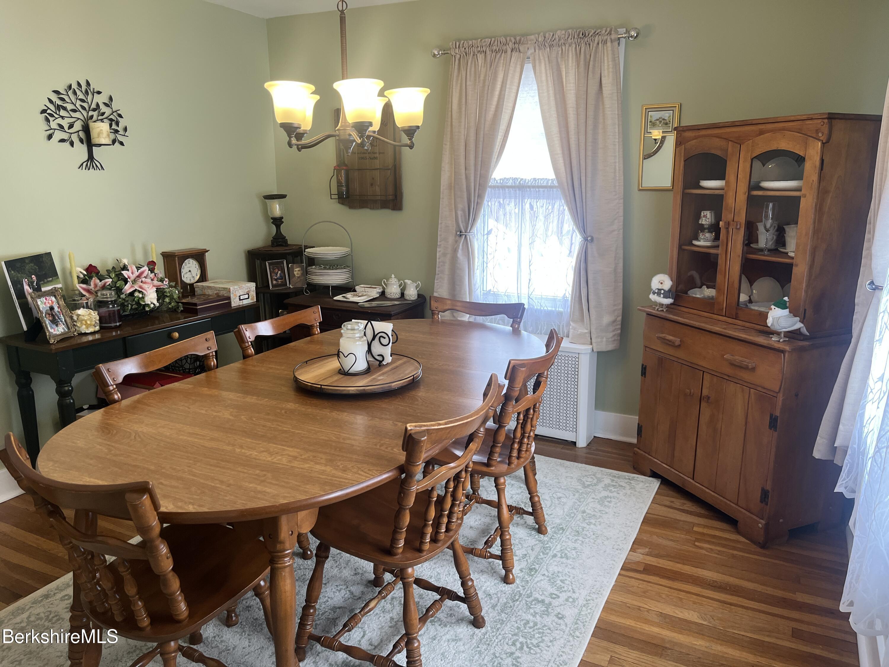10 Huron Street Pittsfield, MA 01201 - Photo 4 of 28 Dining Room