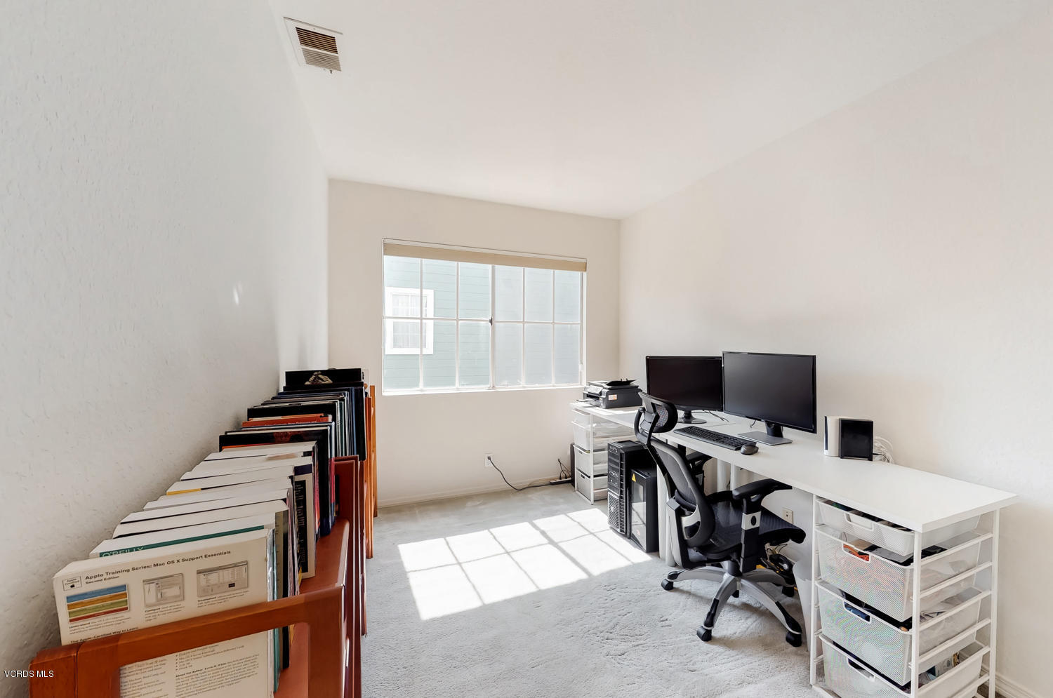 1842 Rory Lane, Unit 6 Simi Valley, CA 93063 - Photo 12 of 15 1842 Rory workspace