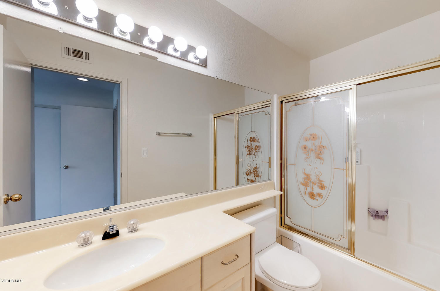1842 Rory Lane, Unit 6 Simi Valley, CA 93063 - Photo 13 of 15 1842 Rory Master2 bath