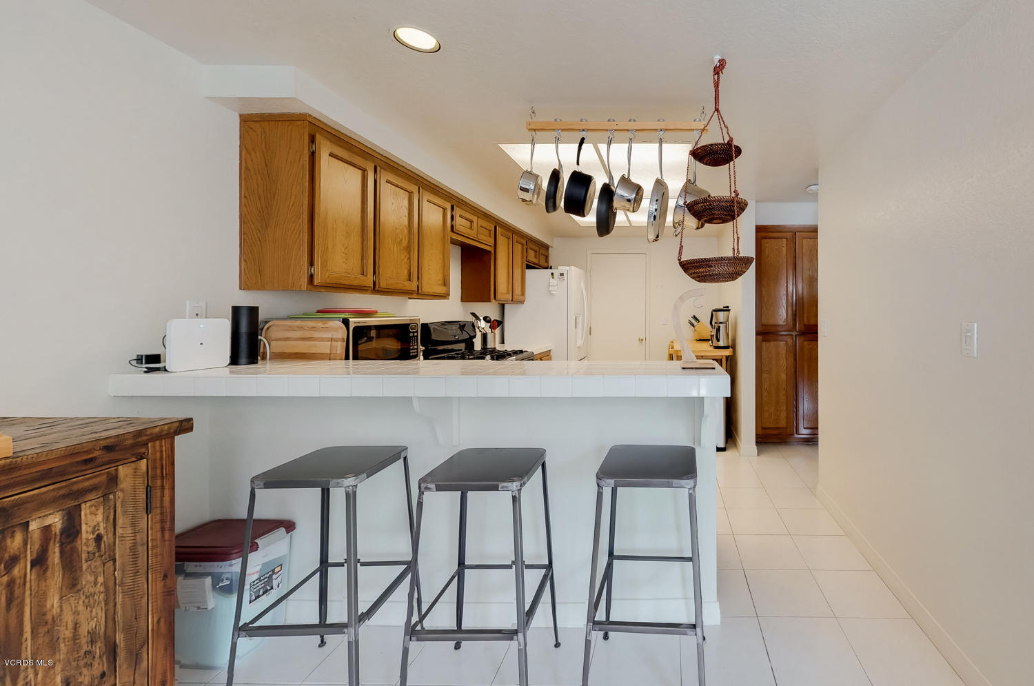 1842 Rory Lane, Unit 6 Simi Valley, CA 93063 - Photo 5 of 15 1842 Rory Kitchen