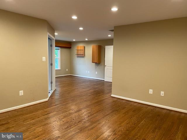 9419 Spruce Tree Circle Bethesda, MD 20814 - Photo 14 of 26 Primary bedroom w/sitting area