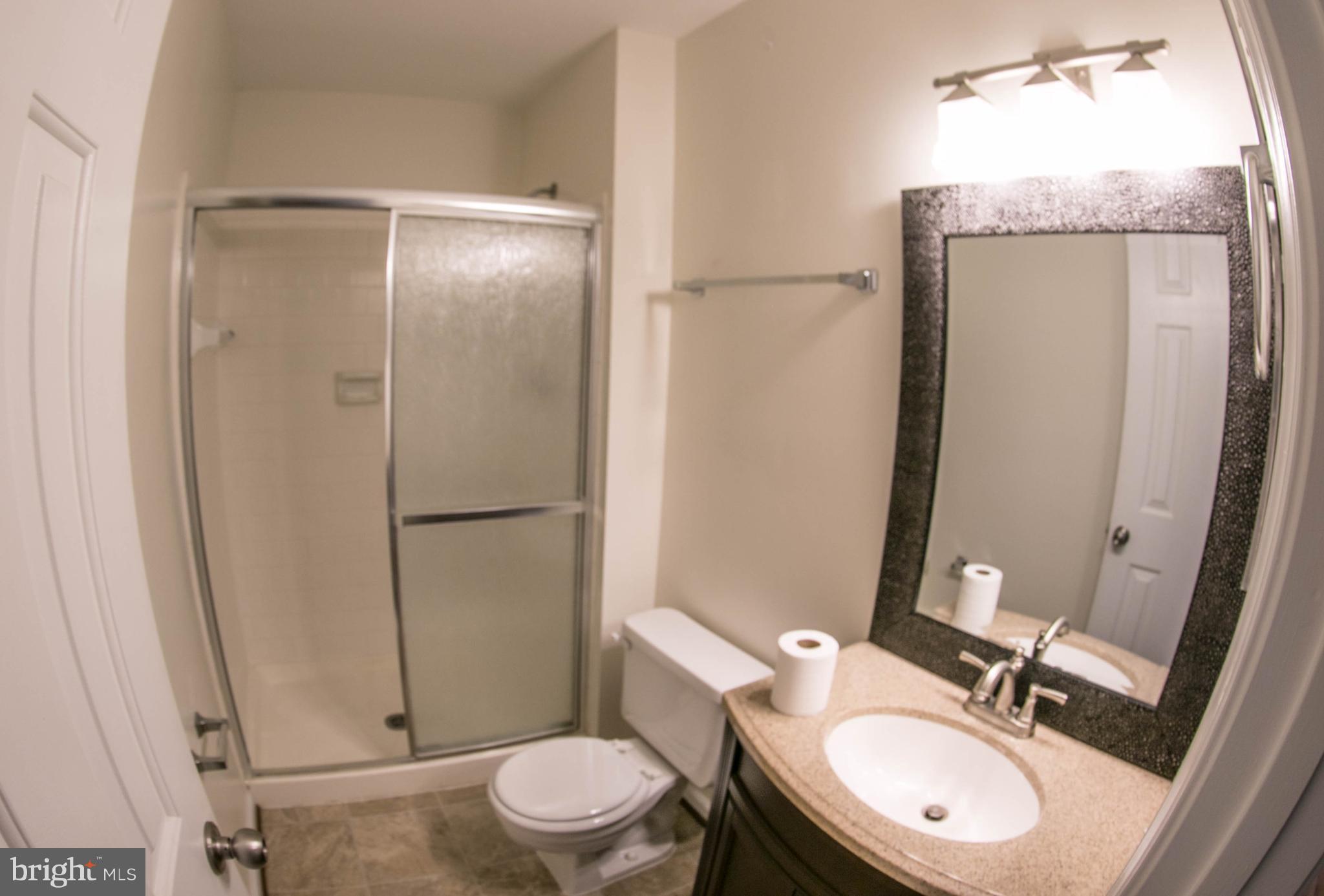 121 Fort Evans Road Southeast, Unit B Leesburg, VA 20175 - Photo 12 of 19 Second/Guest Bathroom