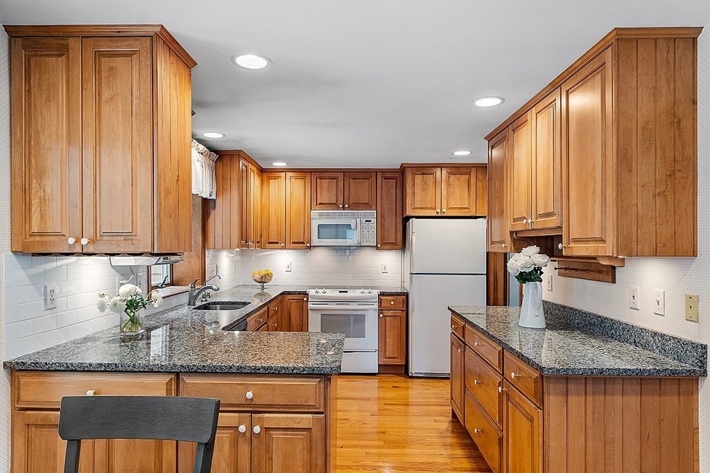 218 Fox Hill Road Burlington, MA 01803 - Photo 13 of 37 Gallery Image 13