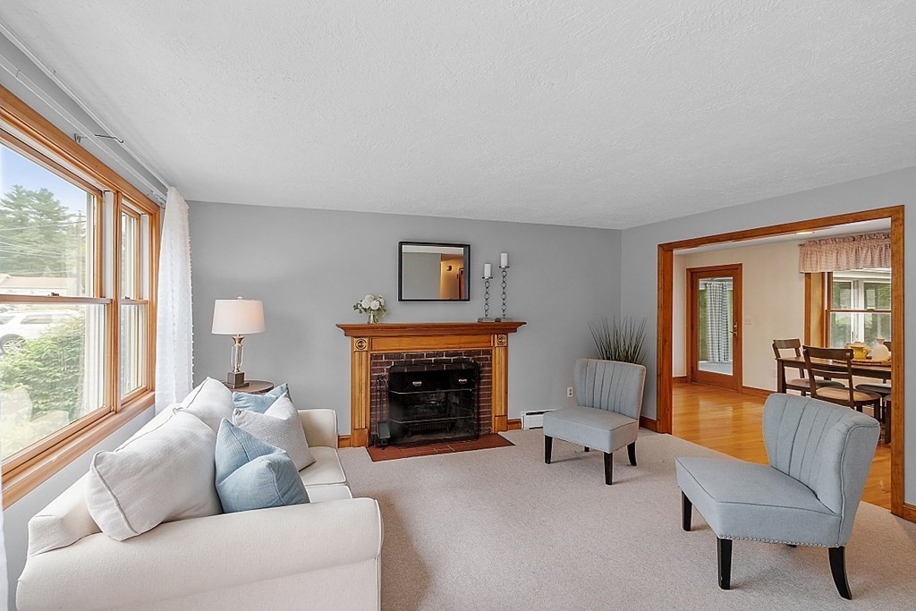 218 Fox Hill Road Burlington, MA 01803 - Photo 4 of 37 Gallery Image 4